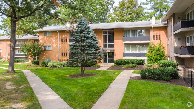 Photo - Laurel Pines