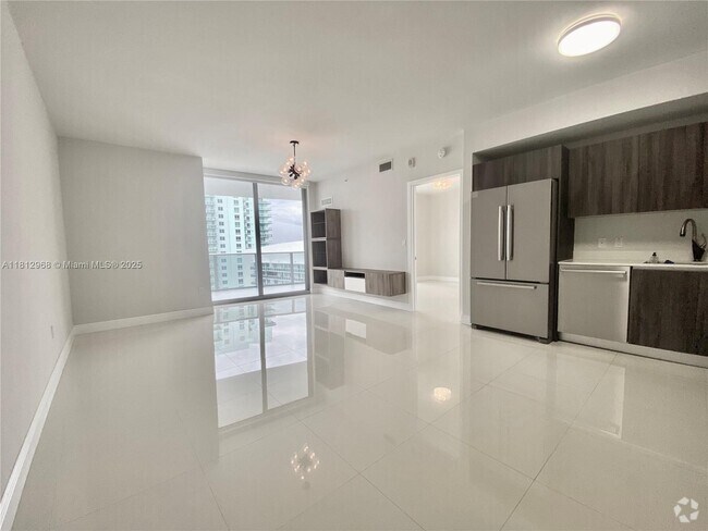 Building Photo - 488 NE 18th St Unit 4103 Rental
