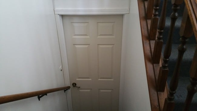 Puerta a la Suite de la Suegra - 2116 Thaler Ave