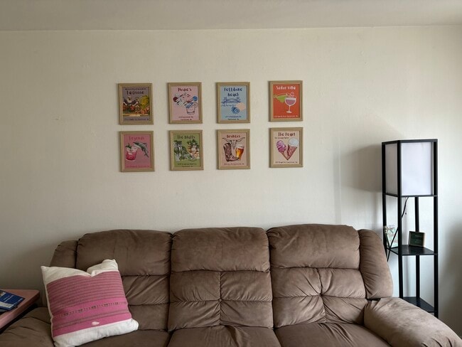 Photo - 912 Badger St Unidad 2 Bed 1 Bath Near UWL for Rent