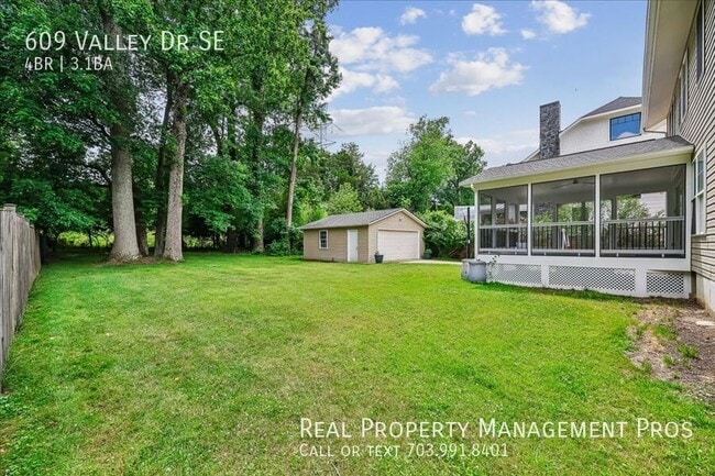 Photo - 609 Valley Dr SE
