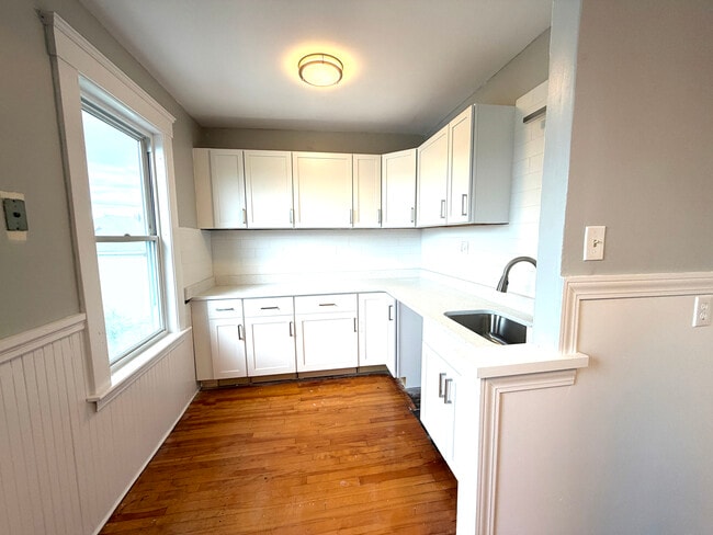 Building Photo - 5 Watson Ave Unit 3