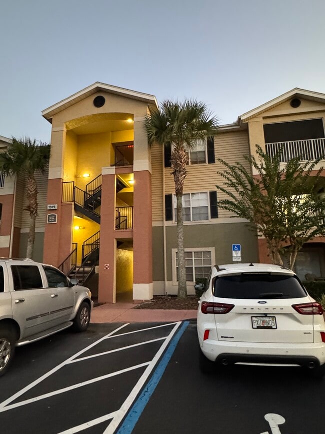 Building Photo - 1919 Summer Club Dr Unit 105