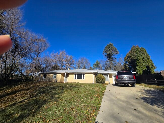 Photo - 2728 Edgewood Dr