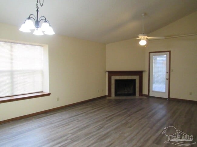 Photo - 2025 Cambridge Cir