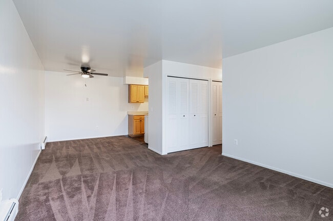 1BD, 1BA - 700SF - Living Room