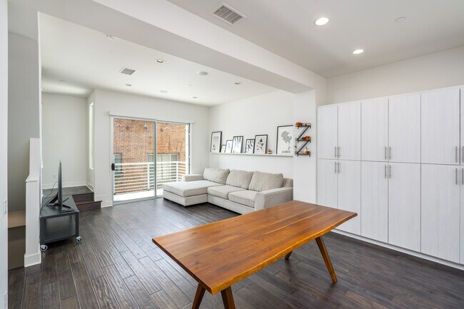 Sala de estar - 2206 Tom Mix Rd