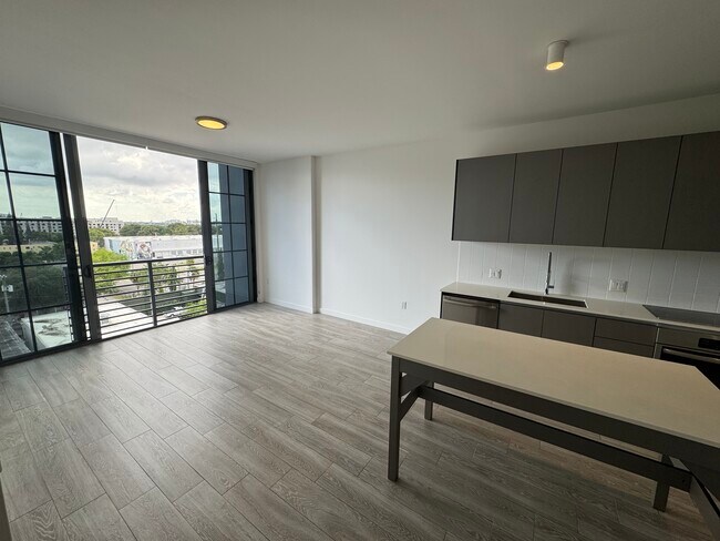 Photo - 111 NW 27th St Unidad A1