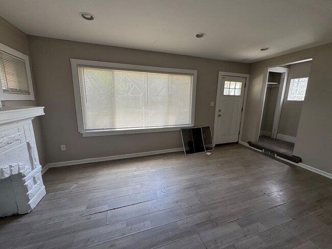 Photo - 15387 Lesure St