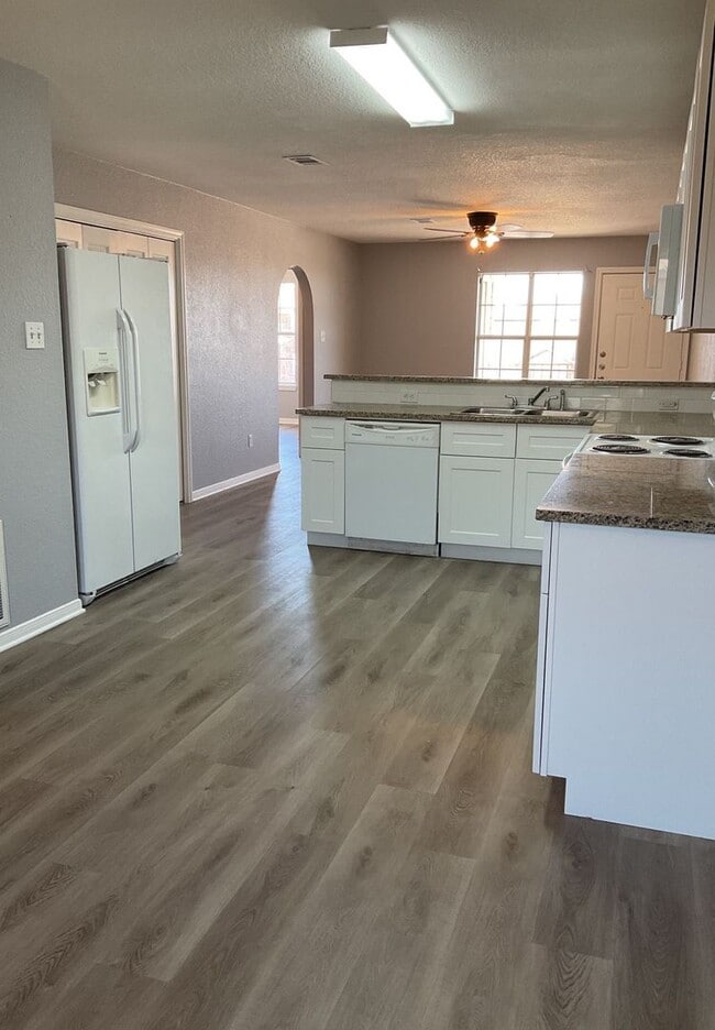 Photo - HOME FOR THE HOLIDAYS SPECIAL - AVAILABLE ... Unit 1604 Dugger Circle - D