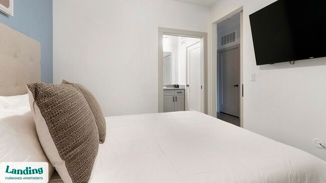 Photo - 1148 N Main St Unidad 233