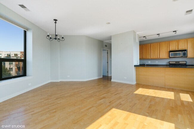 Photo - 859 W Erie St Unit 407