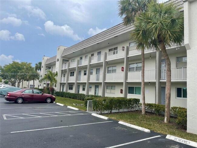 Photo - 8280 Sunrise Lakes Blvd Unidad 307
