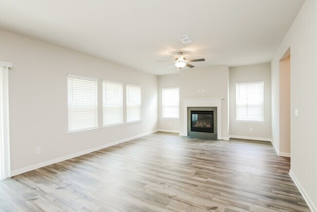 Photo - 137 Longleaf St