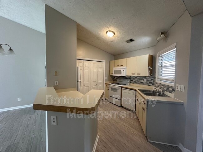 Photo - 942 Stewarts Creek Dr Unit #8