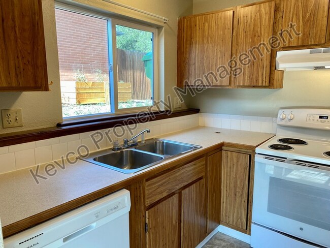 Photo - 620-622 Endicott St Unit 622 Endicott St