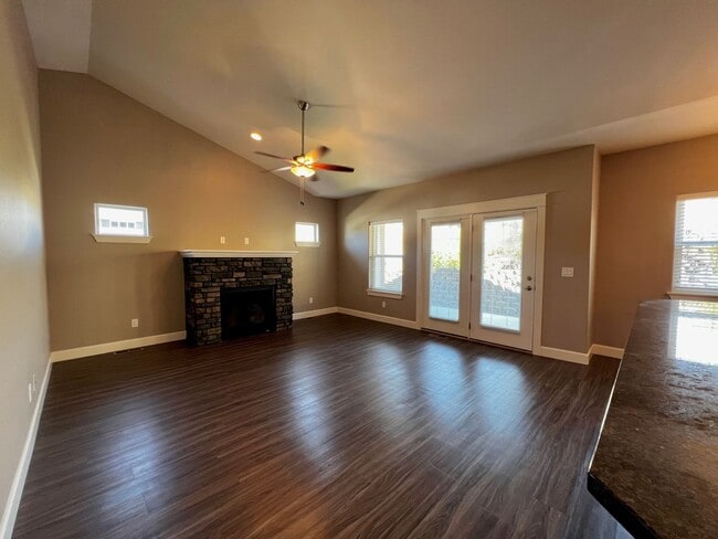 Building Photo - Non-Refundable & Security Deposit Total: $... Rental