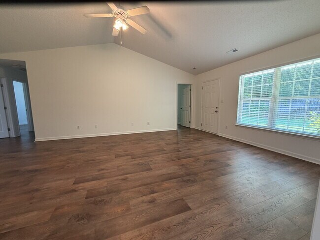 Section 8 accepted!!! "Discover Comfort and Charm: Spacious 3-Bed, 2-Bath Home in Huntsville's De...