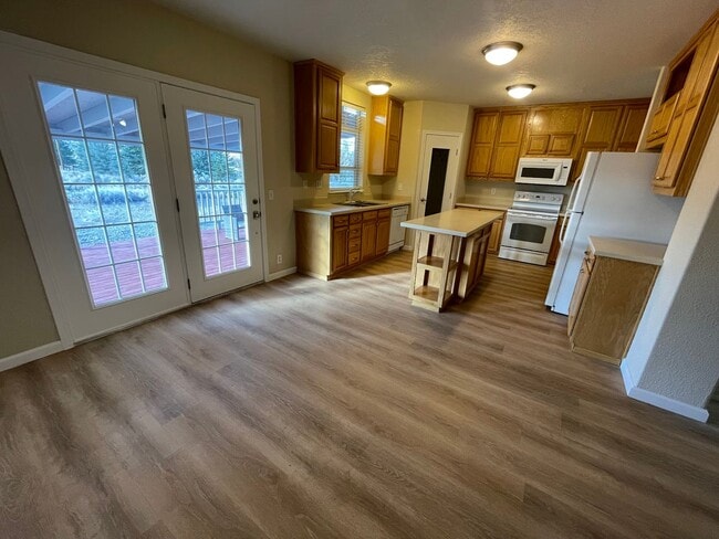 Photo - Quiet, spacious property!
