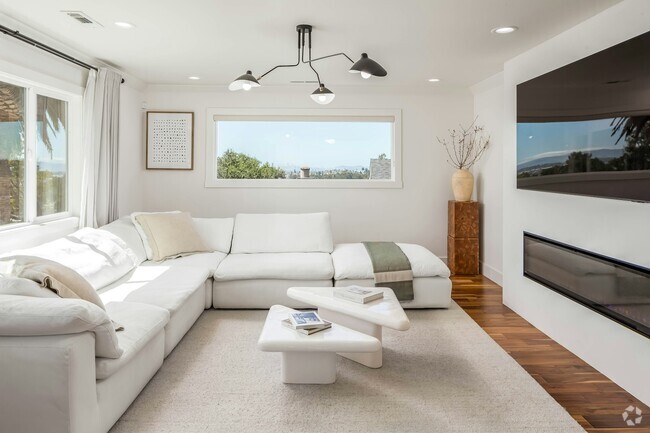 Building Photo - 6501 Buena Ventura Ave Rental