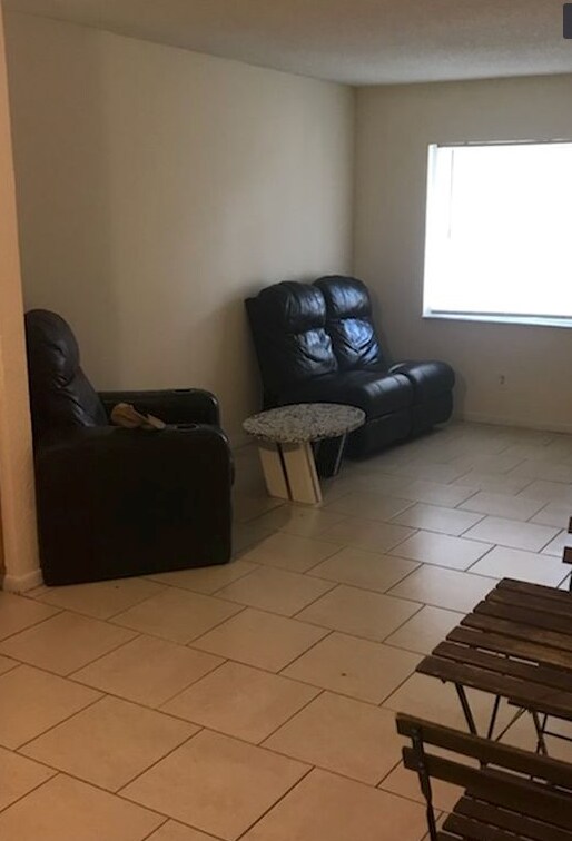 Living room - 1016 E Seward St Unit A