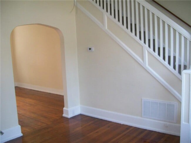 Photo - 218 Lee St