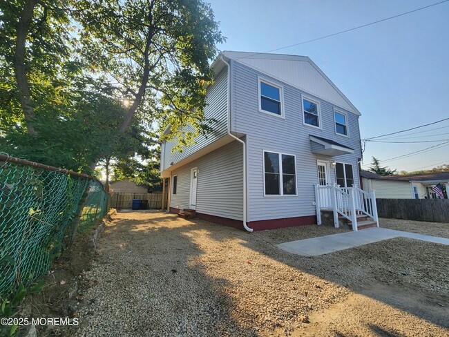 Building Photo - 158 Mabel Ave Unit 2