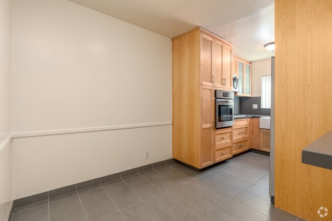 2BR, 2BA - 1,200SF - Kitchen