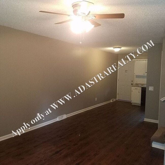 Photo - Gorgeous 3 Bedroom Duplex in Olathe-Availa...