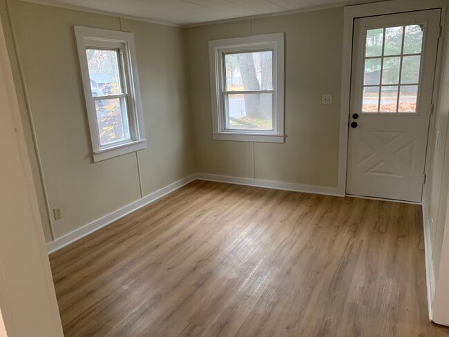 Living room - 711 Fern St