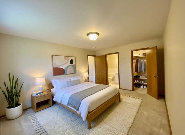 Photo - 2 Bed/1.5 Bath Ground floor Unit IVA33