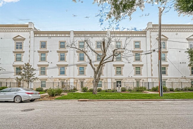 Building Photo - 3501 Chenevert St Unit 17