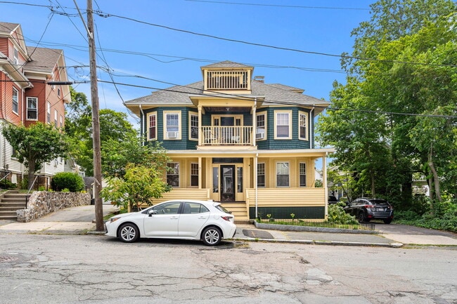 7 Pierce Ave Unit 4