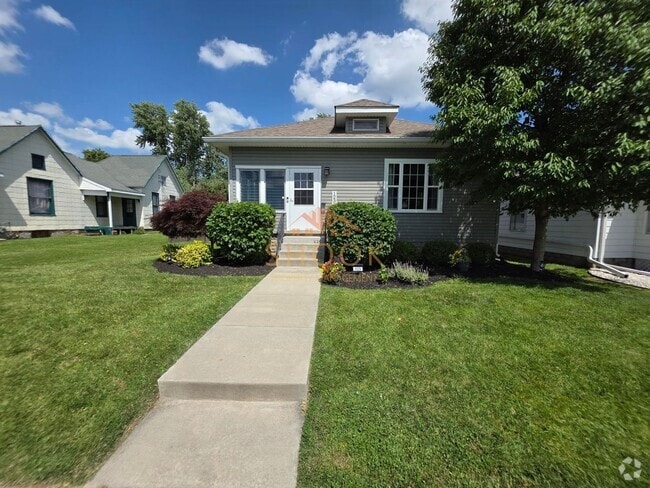 Building Photo - LOOK AT THIS 3 BR GEM WITH A BASEMENT UNDE... Rental