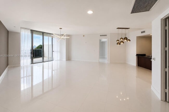 Photo - 15901 Collins Ave Unidad 403
