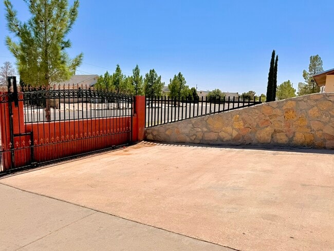 13373 Greendale Unit B