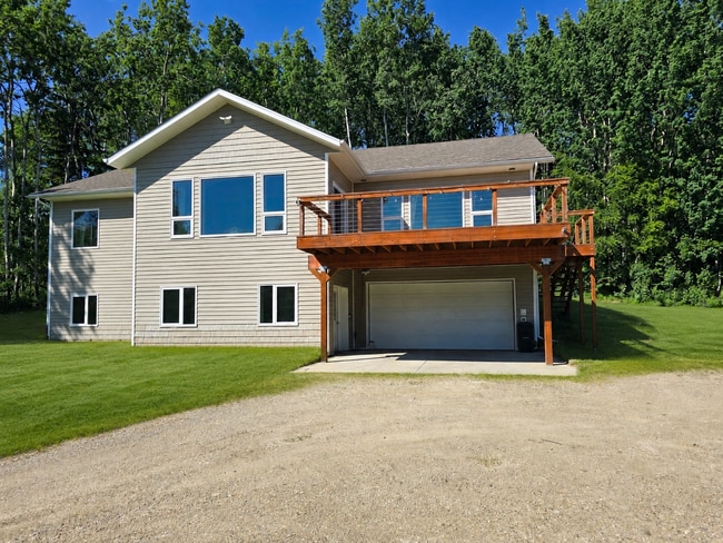 Building Photo - Executive Home with View- 4 bed, 2.5 bath, 2 car garage