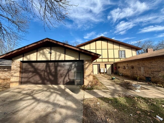 Building Photo - 4614/4616 Edinburgh SERIES 75 Unit 4614