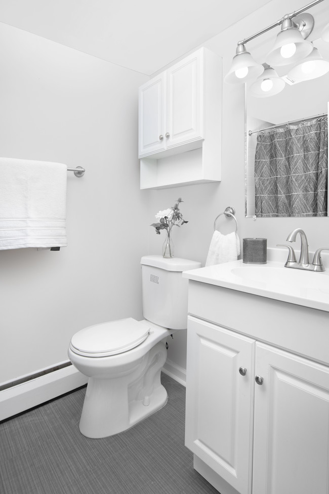 Photo - Glen Brook Apartments
