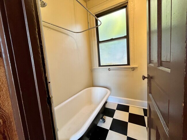 Photo - 3765 N Kenmore Ave Unit 3E