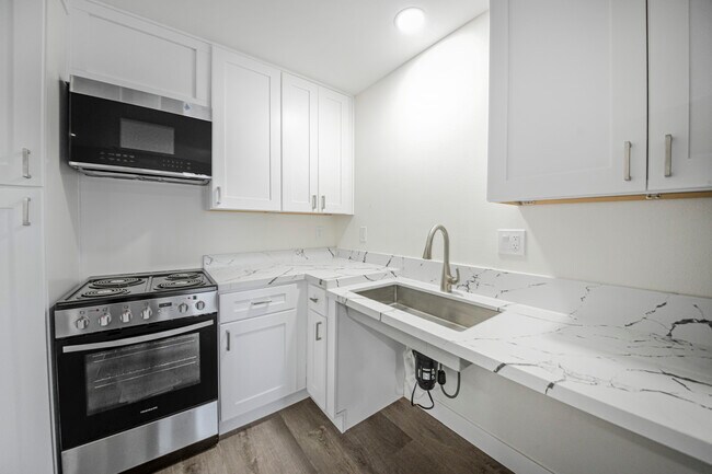 Photo - Inviting Studio with Included Kitchen Appl... Unidad 110