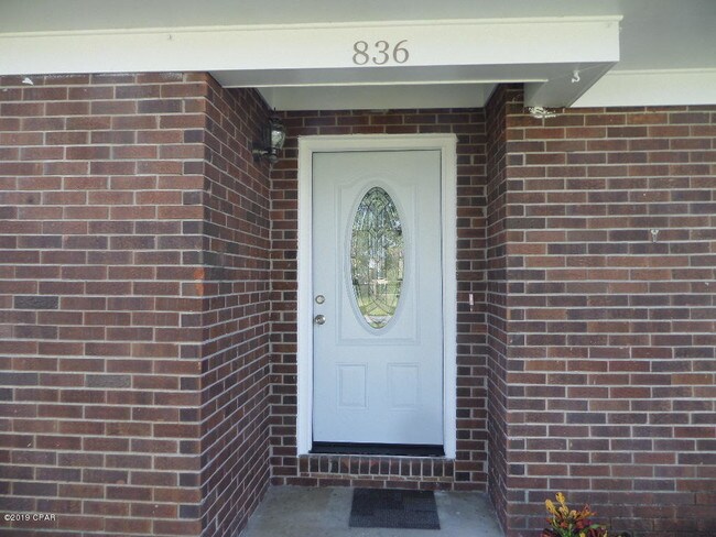 Photo - 836 Miles Dr