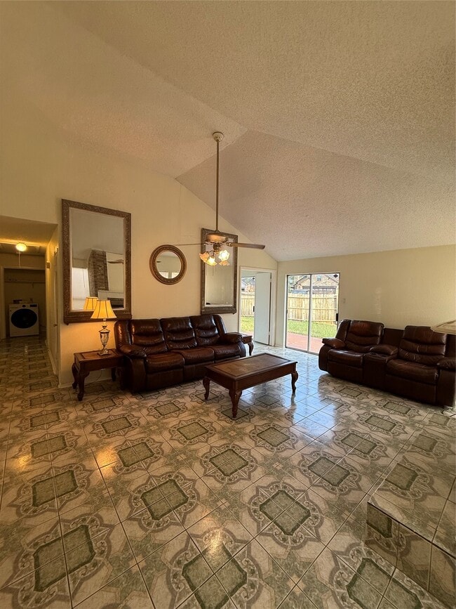 9011 Ketchwood Dr