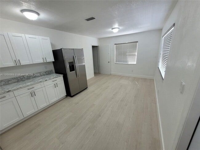 Photo - 637 W 31st St Apartamento Unidad 2