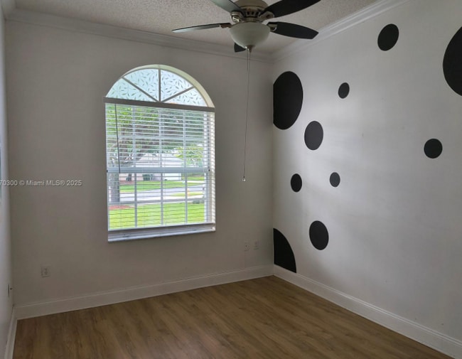 Photo - 440 SE 25th Dr