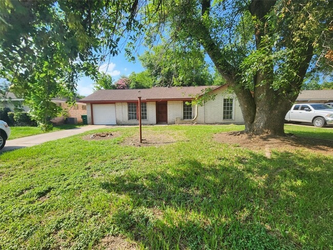 Building Photo - 1602 W Gulf Bank Rd Rental