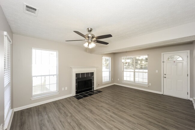 Photo - 7196 Williamsburg Dr