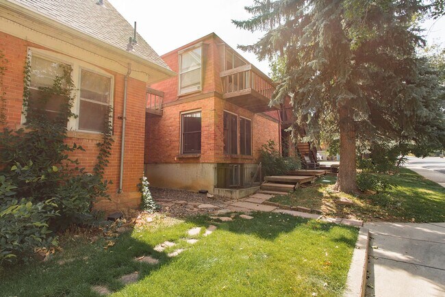 Building Photo - 604 Marine St Unit 2