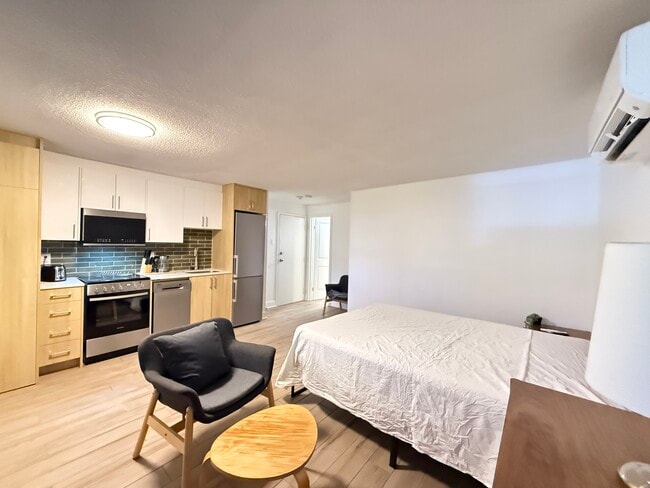 Photo - 102-160 Dowling Avenue Toronto Ontario M6K 3A6 Unité Studio