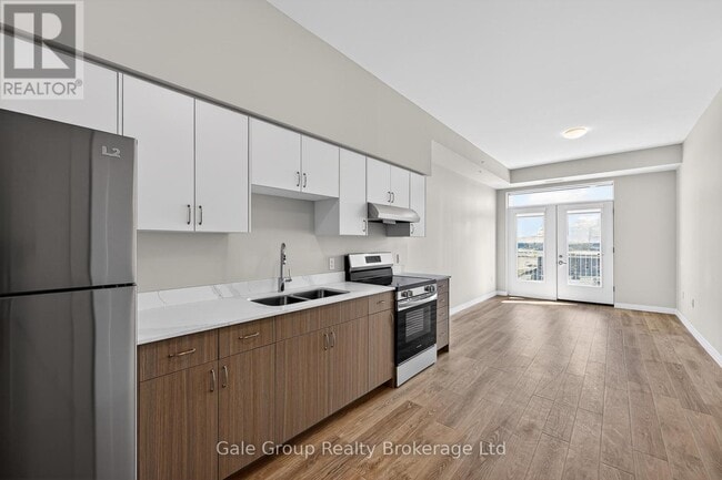 Photo - 785 Southwood Way